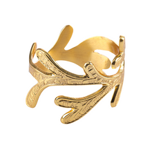 Load image into Gallery viewer, Vine Napkin Ring - Gold
