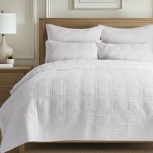 Load image into Gallery viewer, Cloud Waffle Bright White Full/Queen Quilt Set

